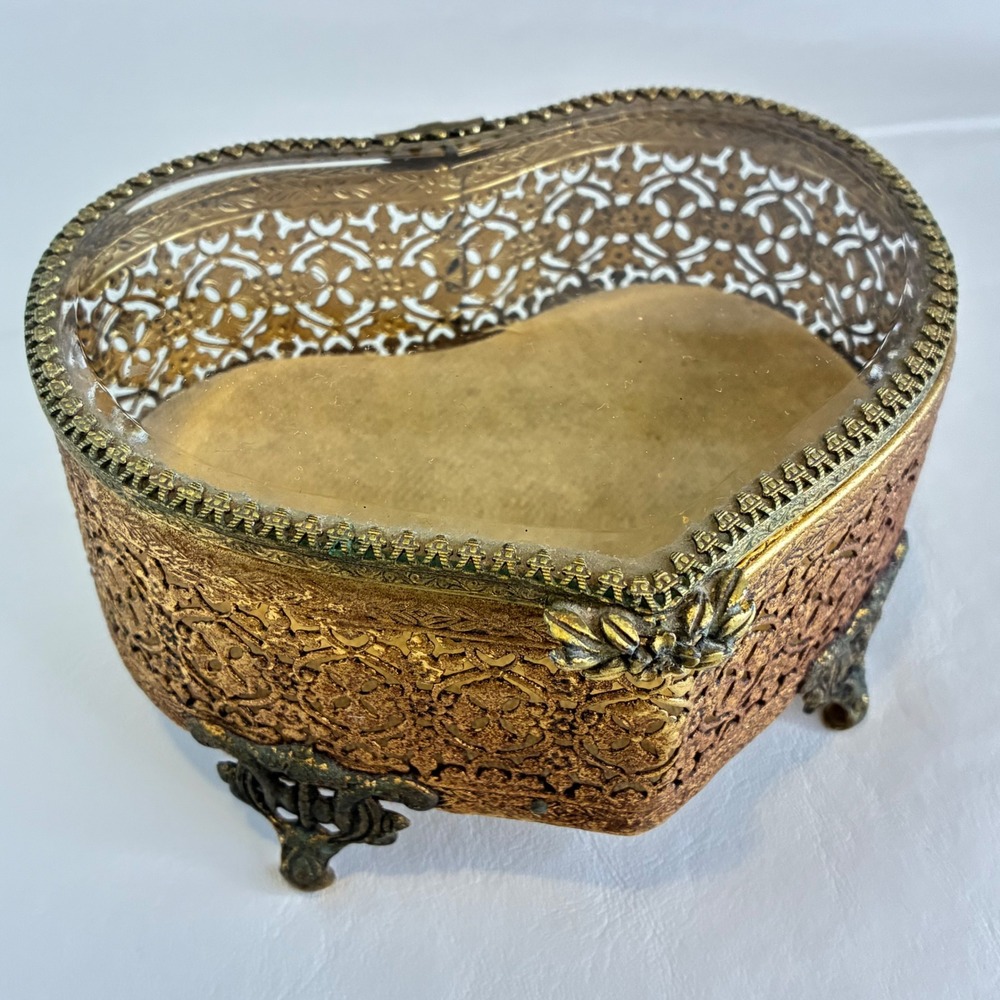 Vintage Gold Tone Heart Shaped Jewelry Box Ormolu Filigree Glass Lid Footed - Picture 9 of 16